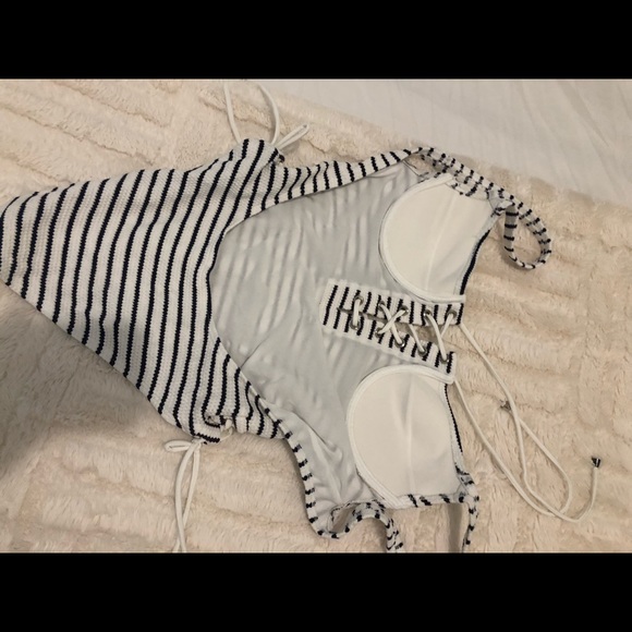 Lovers & Friends Stripe It Down One Piece - Picture 5 of 6